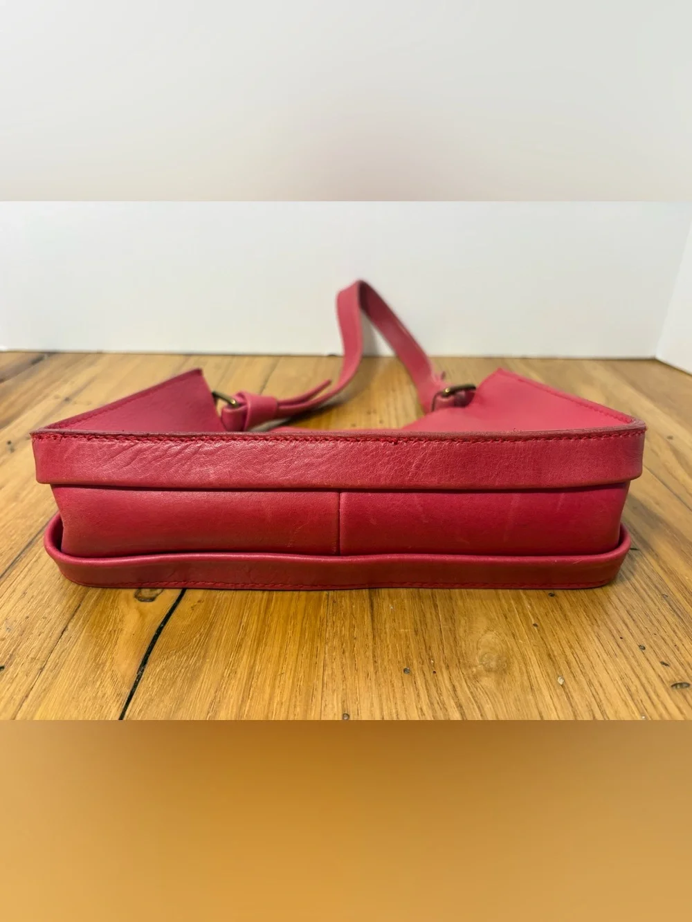 MADEWELL || Sydney Small Leather Hobo Bag in Rosy Hibiscus Pink. Knotted handle.